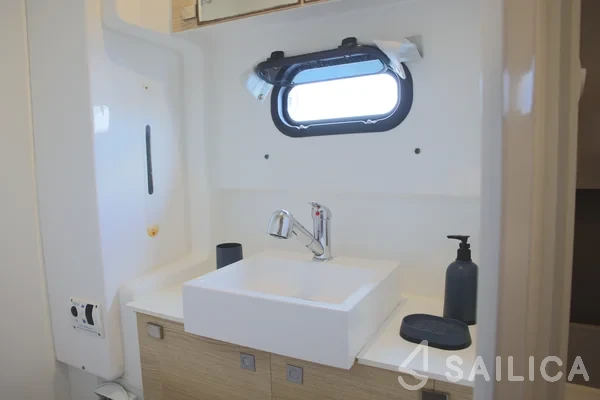 Bali 4.1 - Yacht Charter Sailica