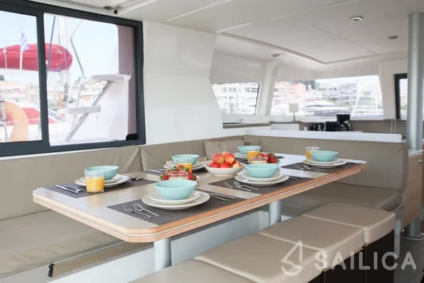 Bali 4.1 - Yacht Charter Sailica