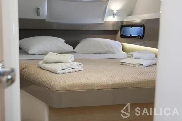 Bali 4.1 - Yacht Charter Sailica