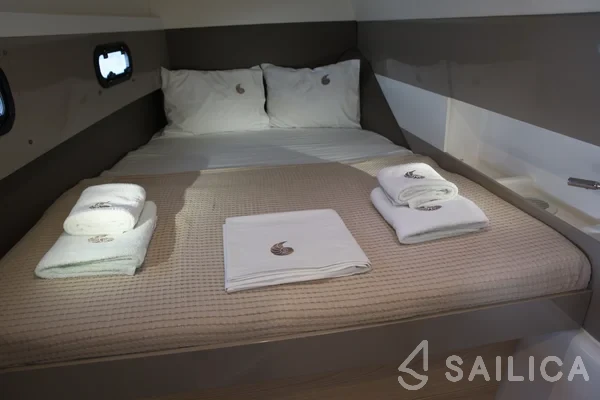 Bali 4.1 - Yacht Charter Sailica