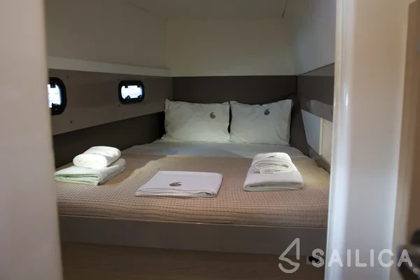 Bali 4.1 - Yacht Charter Sailica