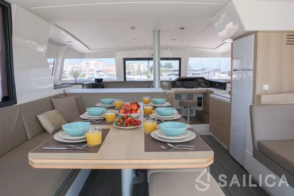 Bali 4.1 - Yacht Charter Sailica