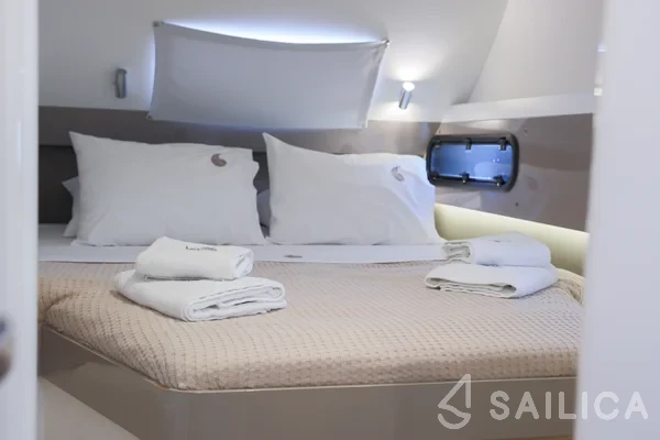 Bali 4.1 - Yacht Charter Sailica