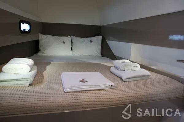 Bali 4.1 - Yacht Charter Sailica