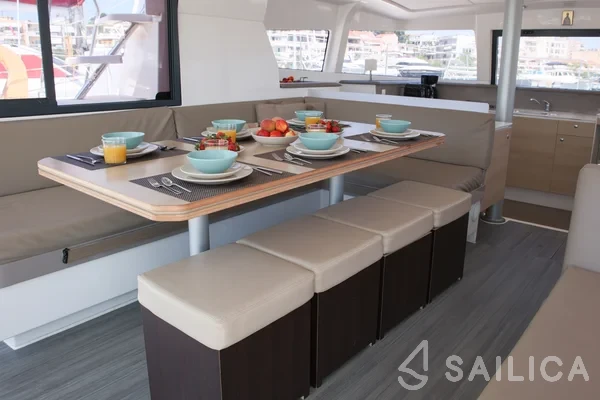 Bali 4.1 - Yacht Charter Sailica