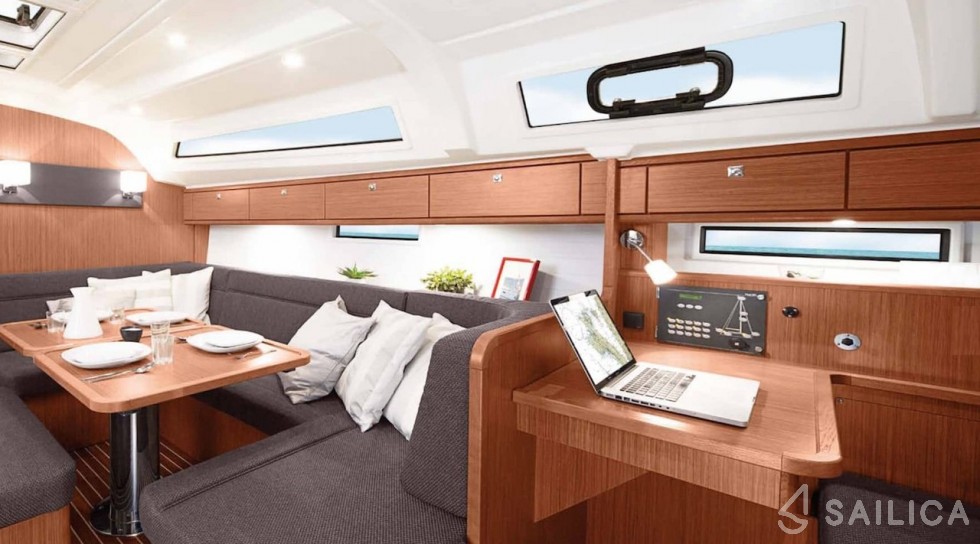 Bavaria Cruiser 41 - 3 cab. - Yacht Charter Sailica