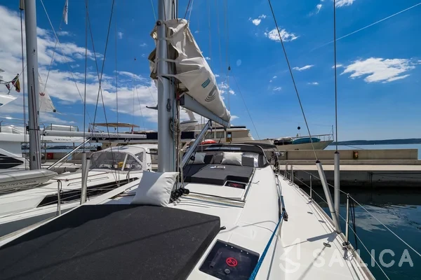 Sense 50 - Yacht Charter Sailica