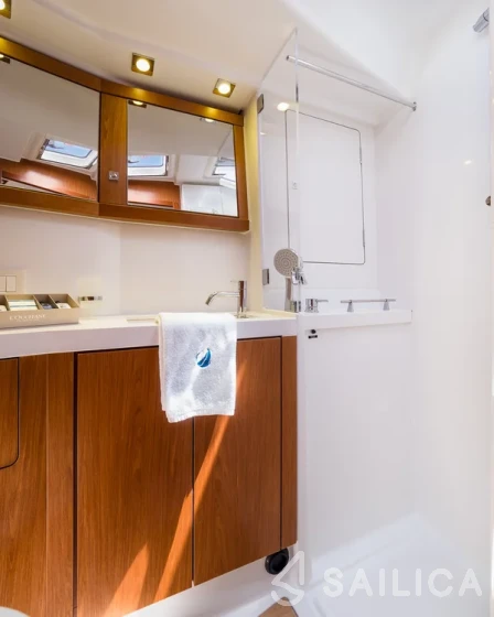 Sense 50 - Yacht Charter Sailica
