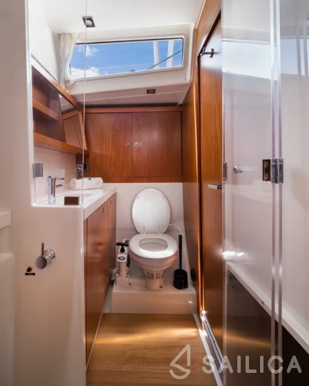 Sense 50 - Yacht Charter Sailica