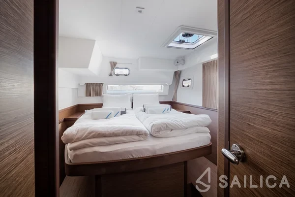 Lagoon 42 - Yacht Charter Sailica