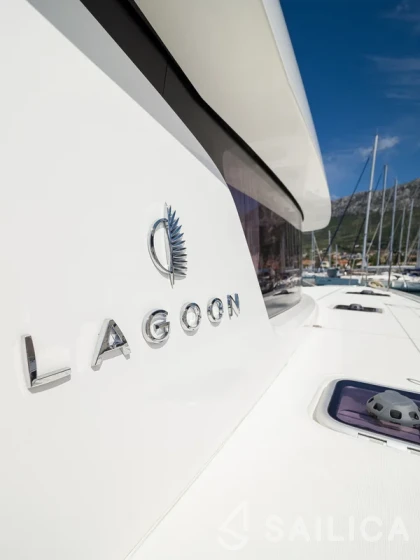 Lagoon 42 - Yacht Charter Sailica