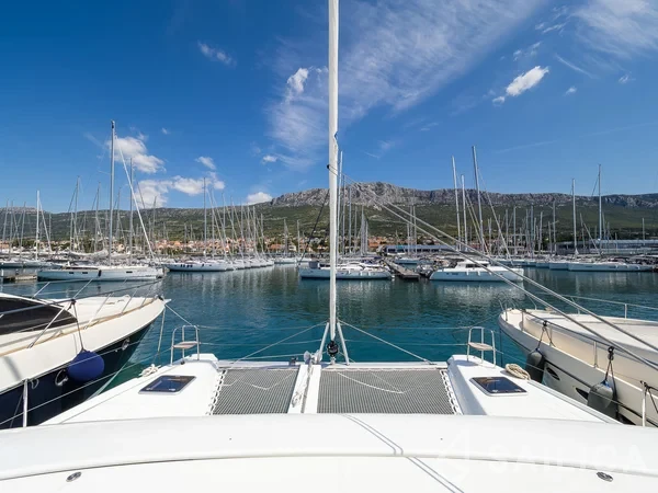 Lagoon 42 - Yacht Charter Sailica