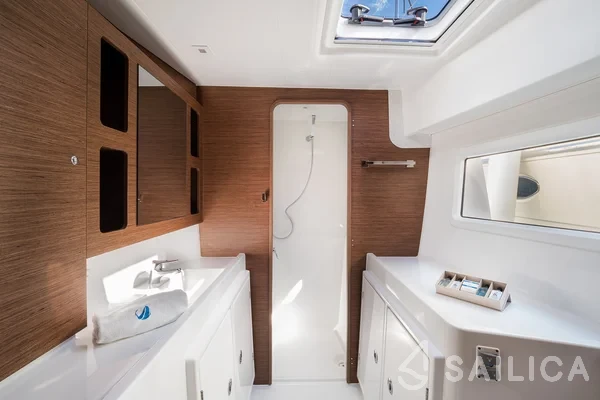 Lagoon 42 - Photo #55 Lagoon 42 - Yacht Charter Sailica