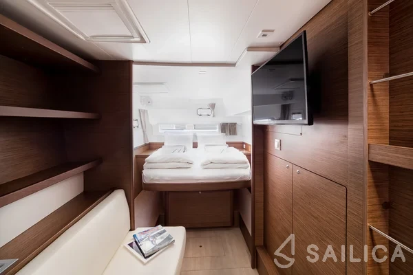 Lagoon 42 - Photo #54 Lagoon 42 - Yacht Charter Sailica