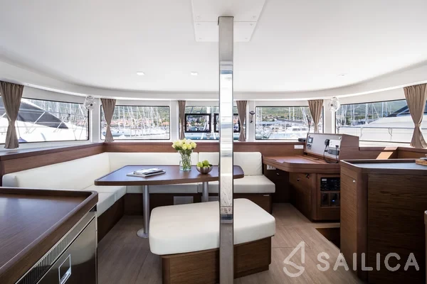 Lagoon 42 - Yacht Charter Sailica