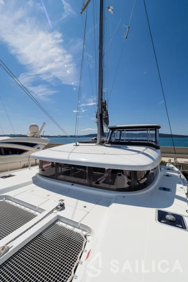Lagoon 42 - Yacht Charter Sailica