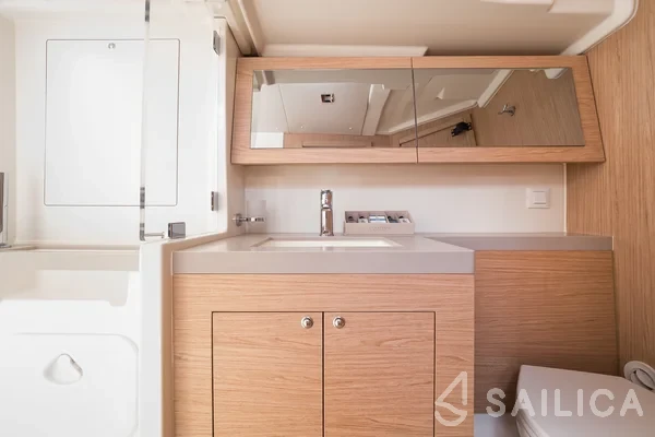 Oceanis 51.1 - Yacht Charter Sailica