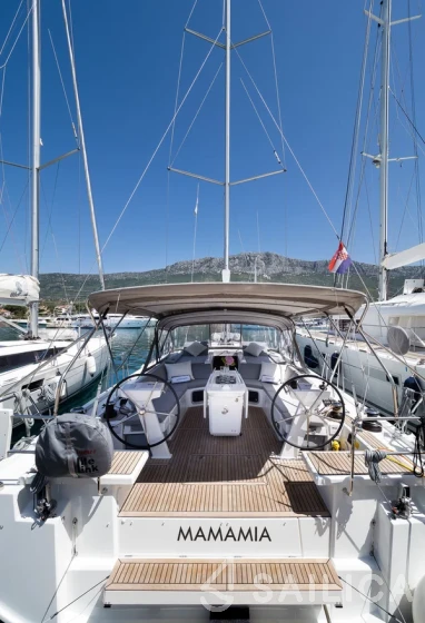 Oceanis 51.1 - Yacht Charter Sailica