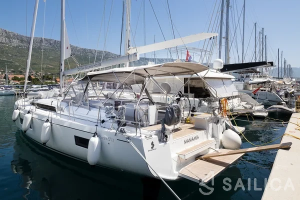 Oceanis 51.1 - Yacht Charter Sailica
