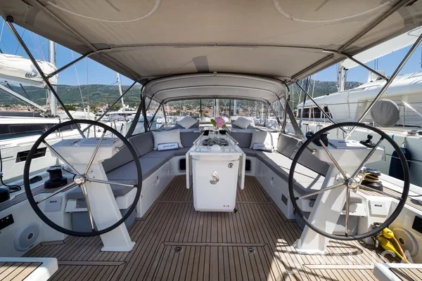 Oceanis 51.1 - Yacht Charter Sailica