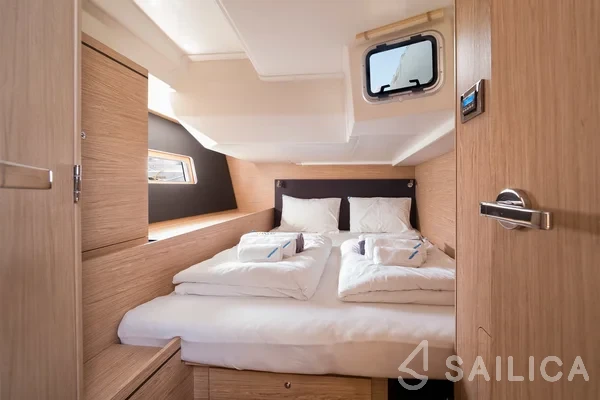 Oceanis 51.1 - Yacht Charter Sailica