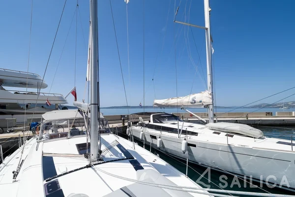Oceanis 51.1 - Yacht Charter Sailica