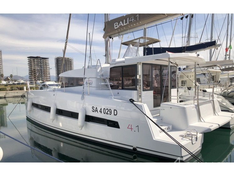 Bali 4.1 - Yacht Charter Sailica