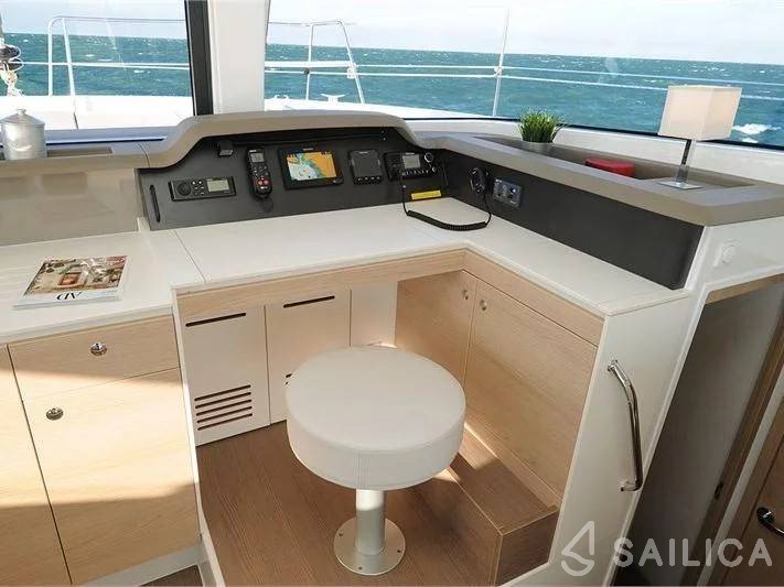 Bali 4.1 - Yacht Charter Sailica