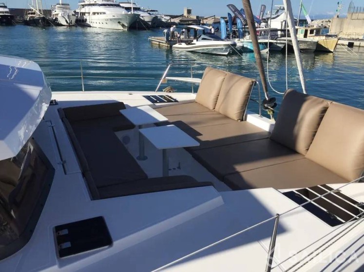 Bali 4.1 - Yacht Charter Sailica