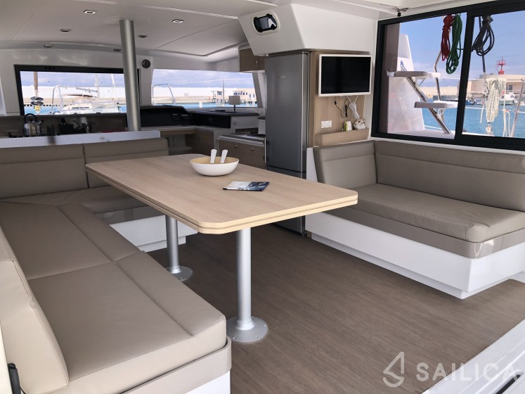 Bali 4.1 - Yacht Charter Sailica