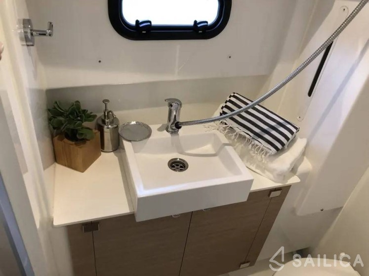 Bali 4.1 - Yacht Charter Sailica