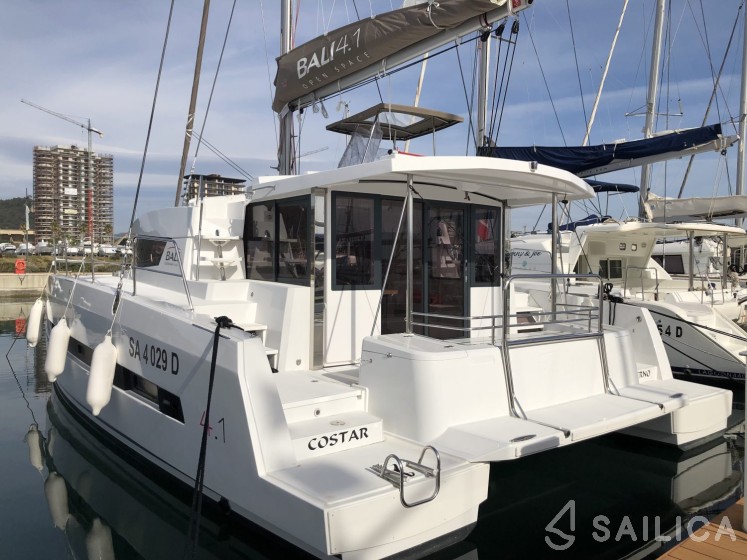 Bali 4.1 - Yacht Charter Sailica