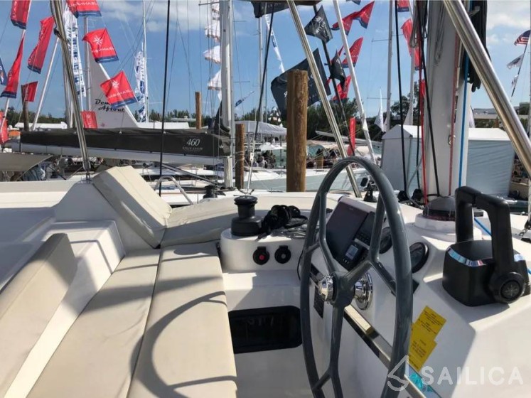 Bali 4.1 - Yacht Charter Sailica