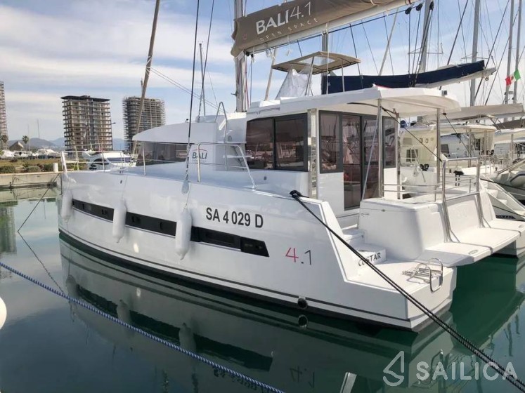 Bali 4.1 - Yacht Charter Sailica