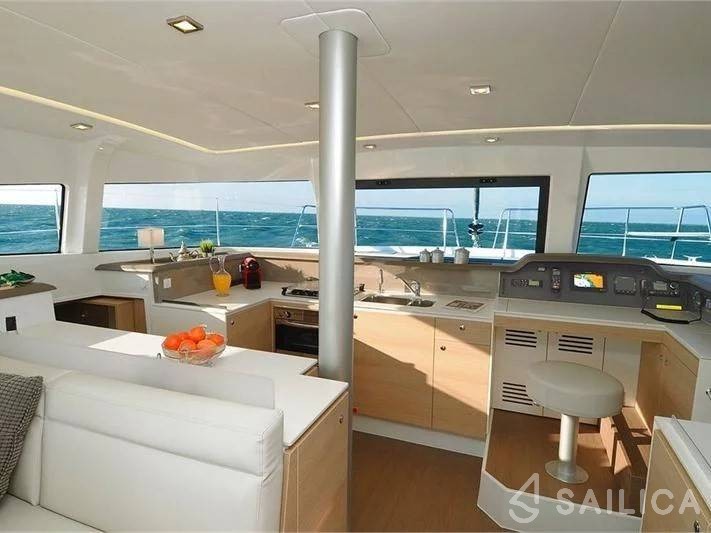 Bali 4.1 - Yacht Charter Sailica