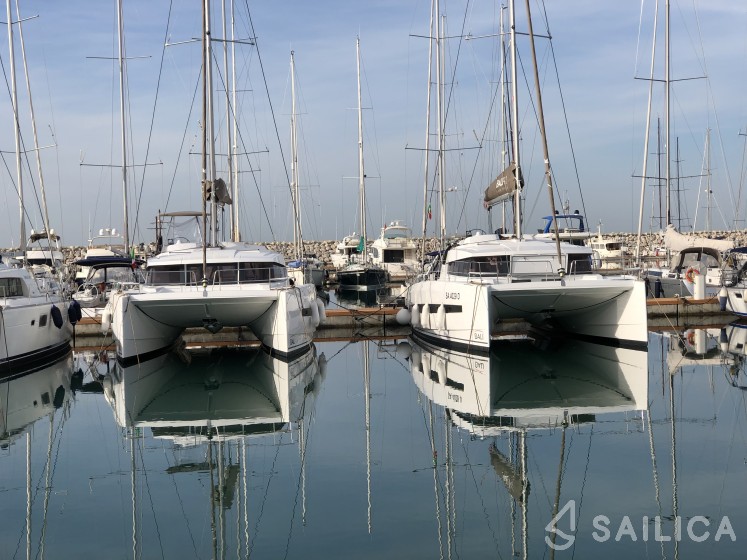 Bali 4.1 - Yacht Charter Sailica
