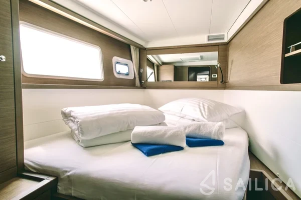 Lagoon 450  Flybridge - Yacht Charter Sailica