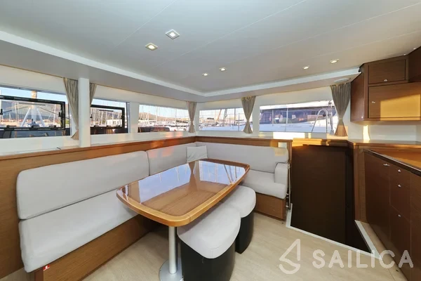 Lagoon 450  Flybridge - Yacht Charter Sailica