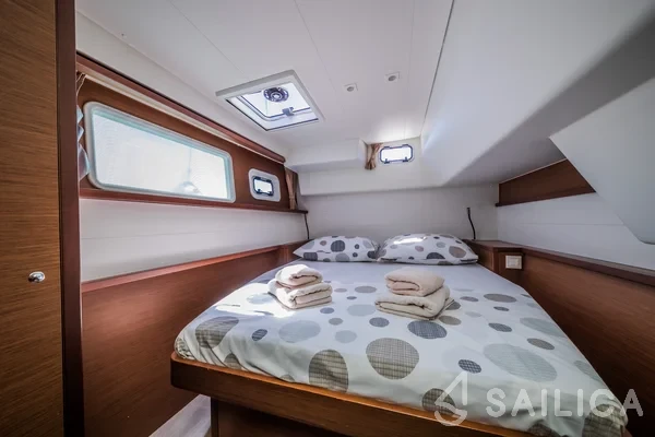 Lagoon 450  Flybridge - Yacht Charter Sailica
