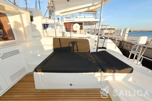 Lagoon 450  Flybridge - Yacht Charter Sailica