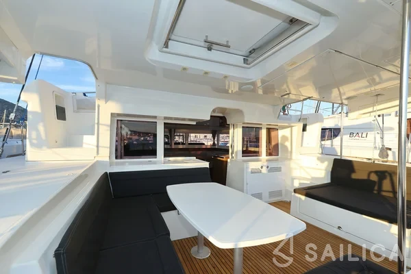 Lagoon 450  Flybridge - Yacht Charter Sailica