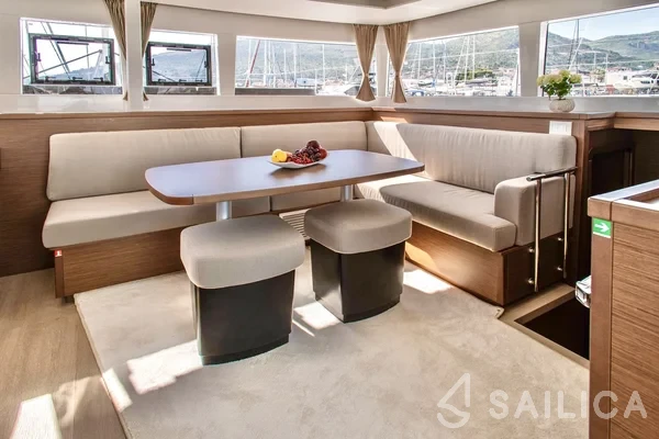 Lagoon 450  Flybridge - Yacht Charter Sailica