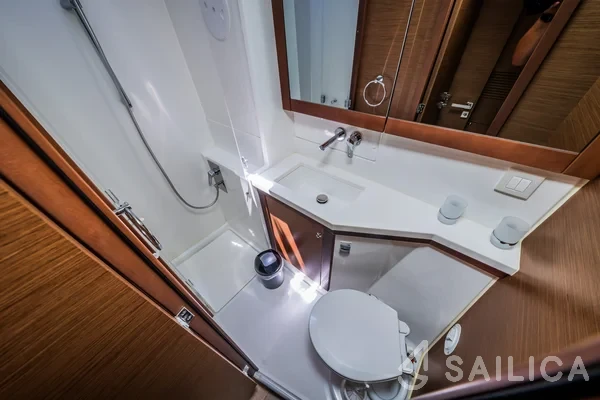 Lagoon 450  Flybridge - Yacht Charter Sailica