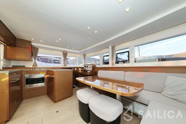 Lagoon 450  Flybridge - Yacht Charter Sailica