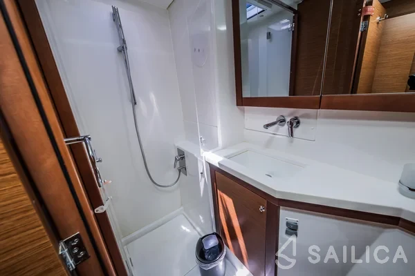Lagoon 450  Flybridge - Yacht Charter Sailica