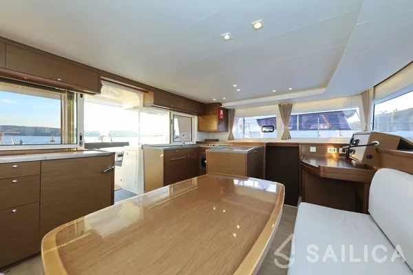 Lagoon 450  Flybridge - Yacht Charter Sailica