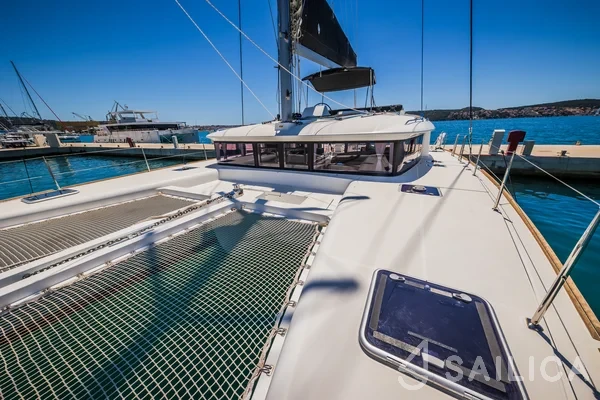 Lagoon 450  Flybridge - Yacht Charter Sailica