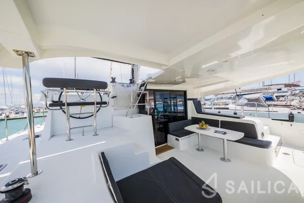 Lagoon 42 - Yacht Charter Sailica