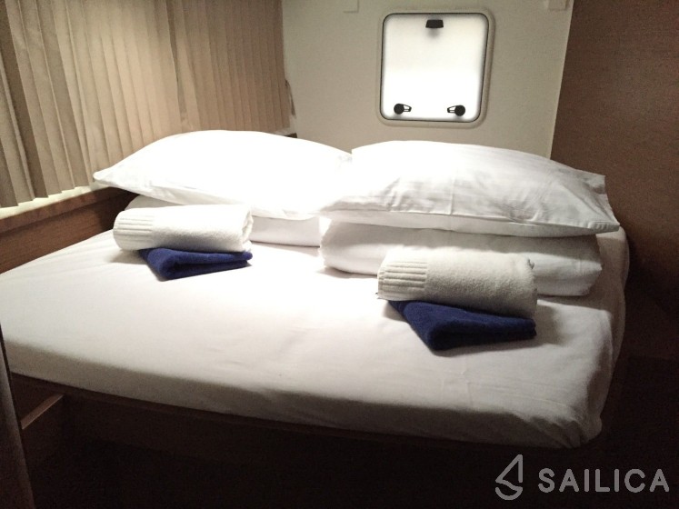 Lagoon 42 - Yacht Charter Sailica