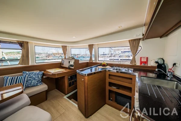 Lagoon 42 - Yacht Charter Sailica